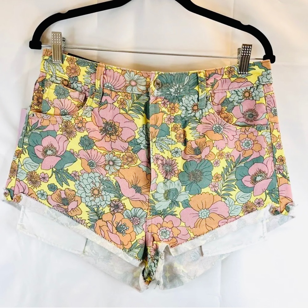 NWT WILD FABLE 18/34 Pastel Floral Highest Rise Cheeky Shorts, Exposed Pockets